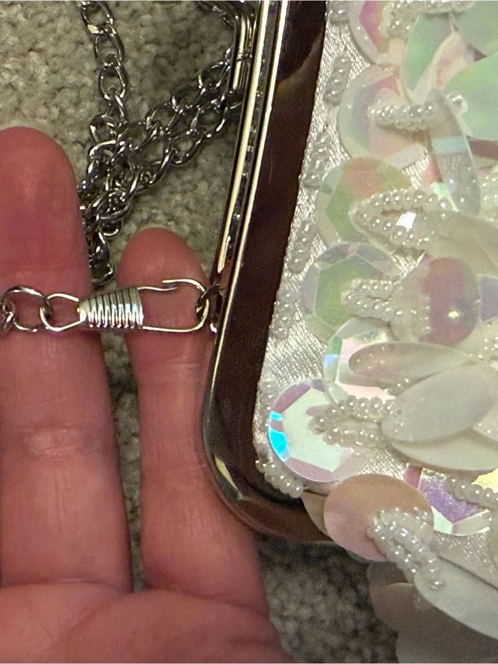 Prezzo Iridescent White Sequins & Beads Kiss-lock Clutch Crossbody Silver Chain